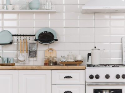 Ideen für deine Küche: Weiß mit Holz kombiniert